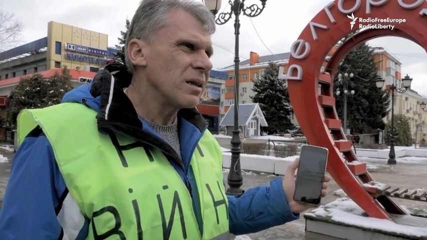 Video z Ruska: Bývalý bojový pilot veřejně protestuje proti válce
